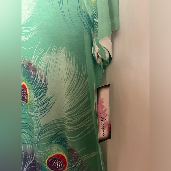 Kiara - Peacock Feather Print V-Neck Top - Picture 9 of 15